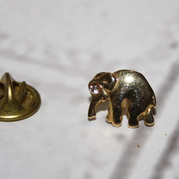🐘 Vintage Gold & CZ Eye Elephant Lapel Pin · ½" - Picture 1 of 3